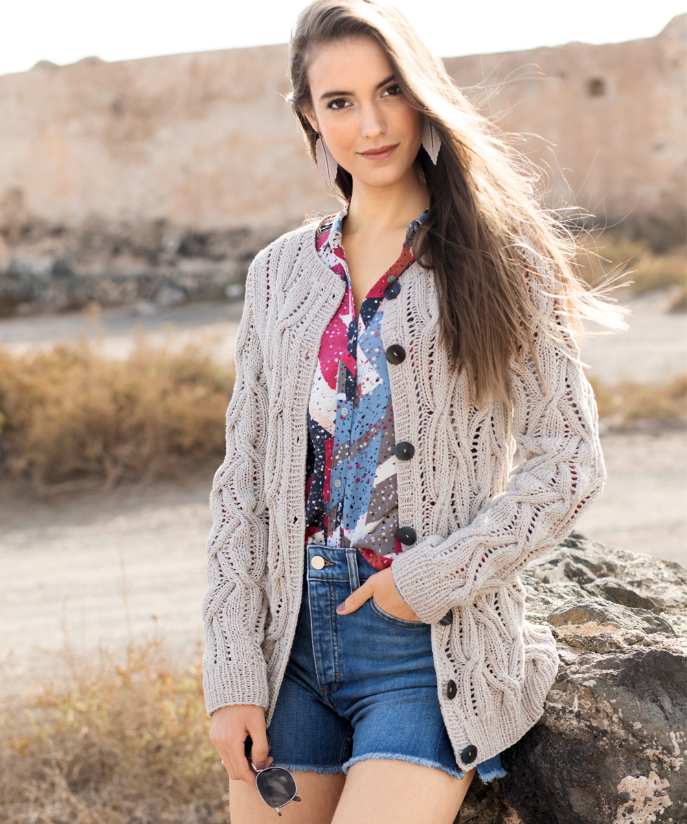 Кардиган с ажурным узором из «кос»