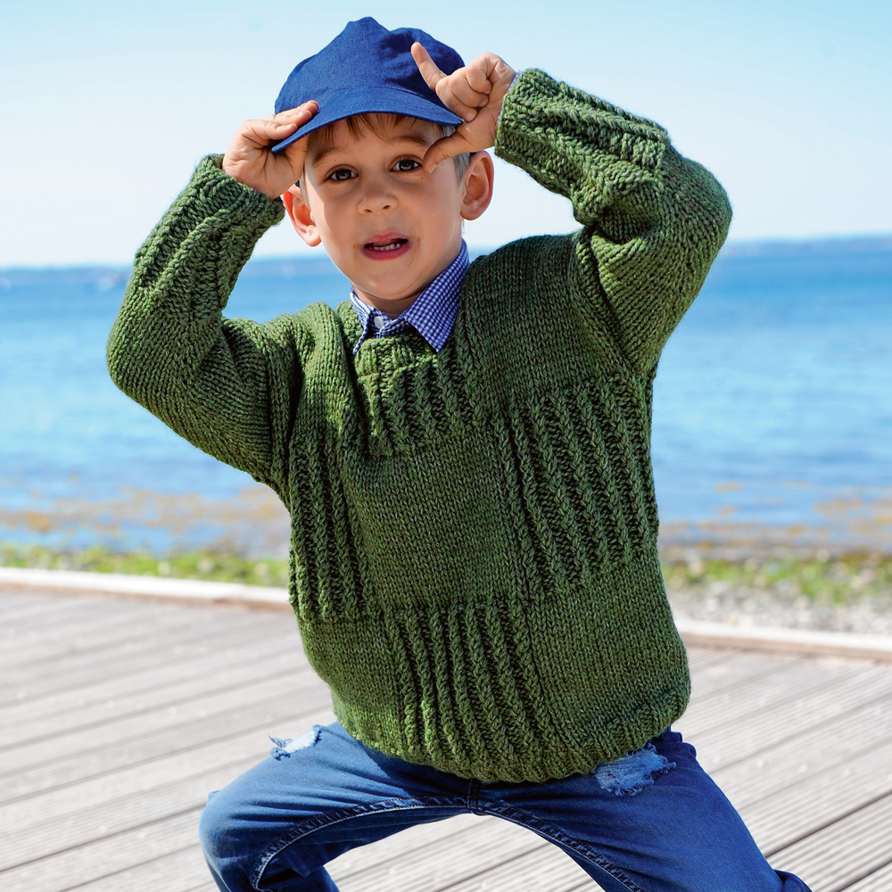 Вязание кофты мальчику. Вязаный свитер для мальчика. Детский свитер для мальчика. Вязаный джемпер для мальчика. Вязаные кафтыдля мальчиков.